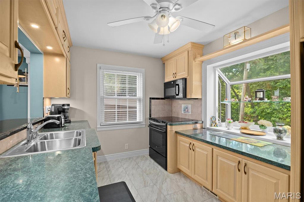 711 Riverview Drive Alton, IL 62002 - Photo 13 of 51