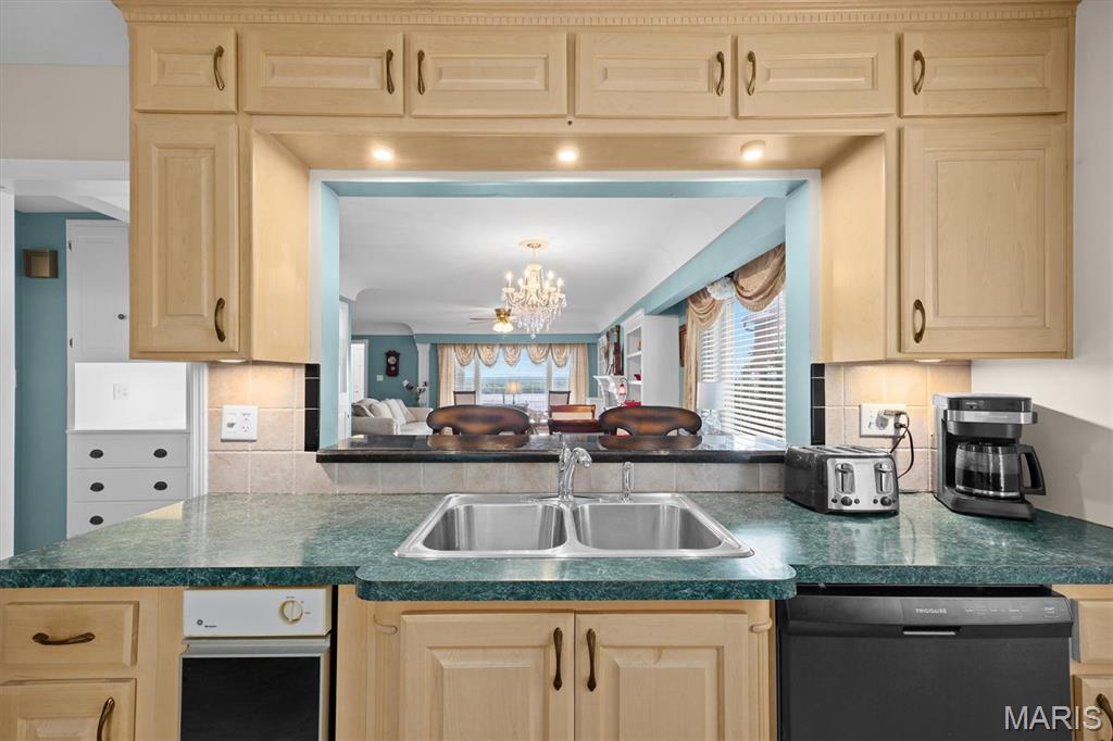 711 Riverview Drive Alton, IL 62002 - Photo 16 of 51