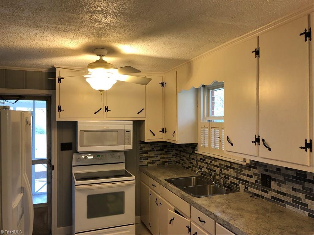 2695 Beroth Road Pfafftown, NC 27040 - Photo 3 of 13 Gallery Image 3