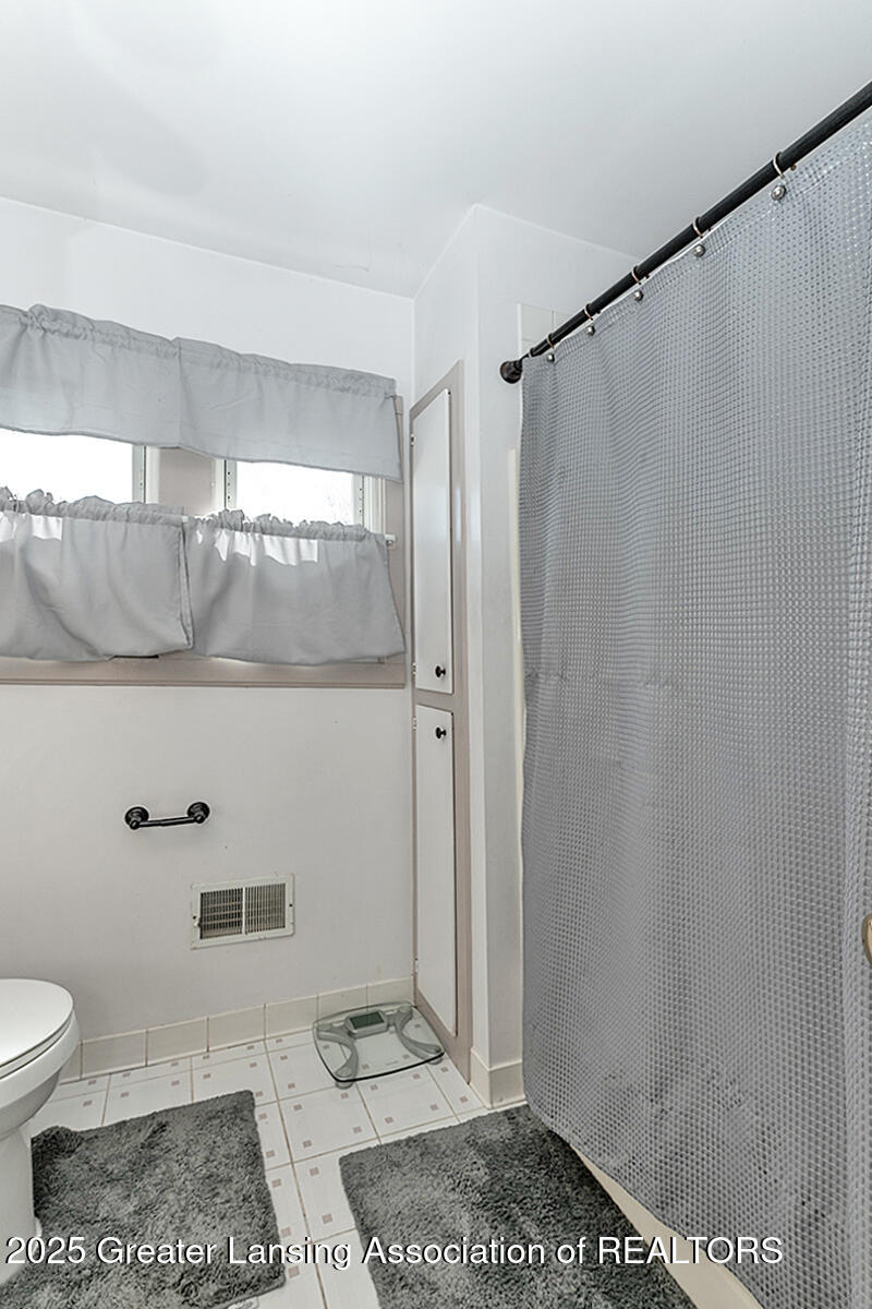 1642 Coolidge Road East Lansing, MI 48823 - Photo 16 of 23 15