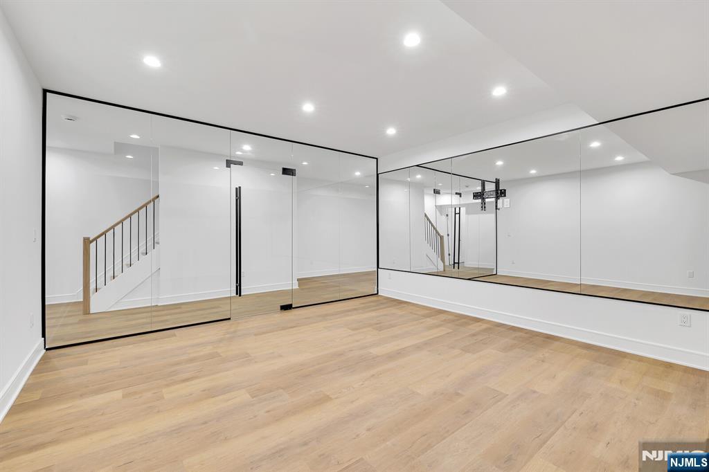 16 Feldman Paramus, NJ 07652 - Photo 20 of 26