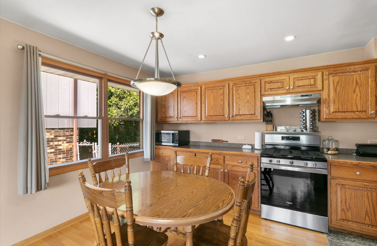7024 Brementowne Road Tinley Park, IL 60477 - Photo 3 of 19