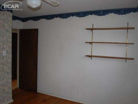 2919 Miller Road Flint, MI 48503 - Photo 18 of 20 20437557-17.JPG