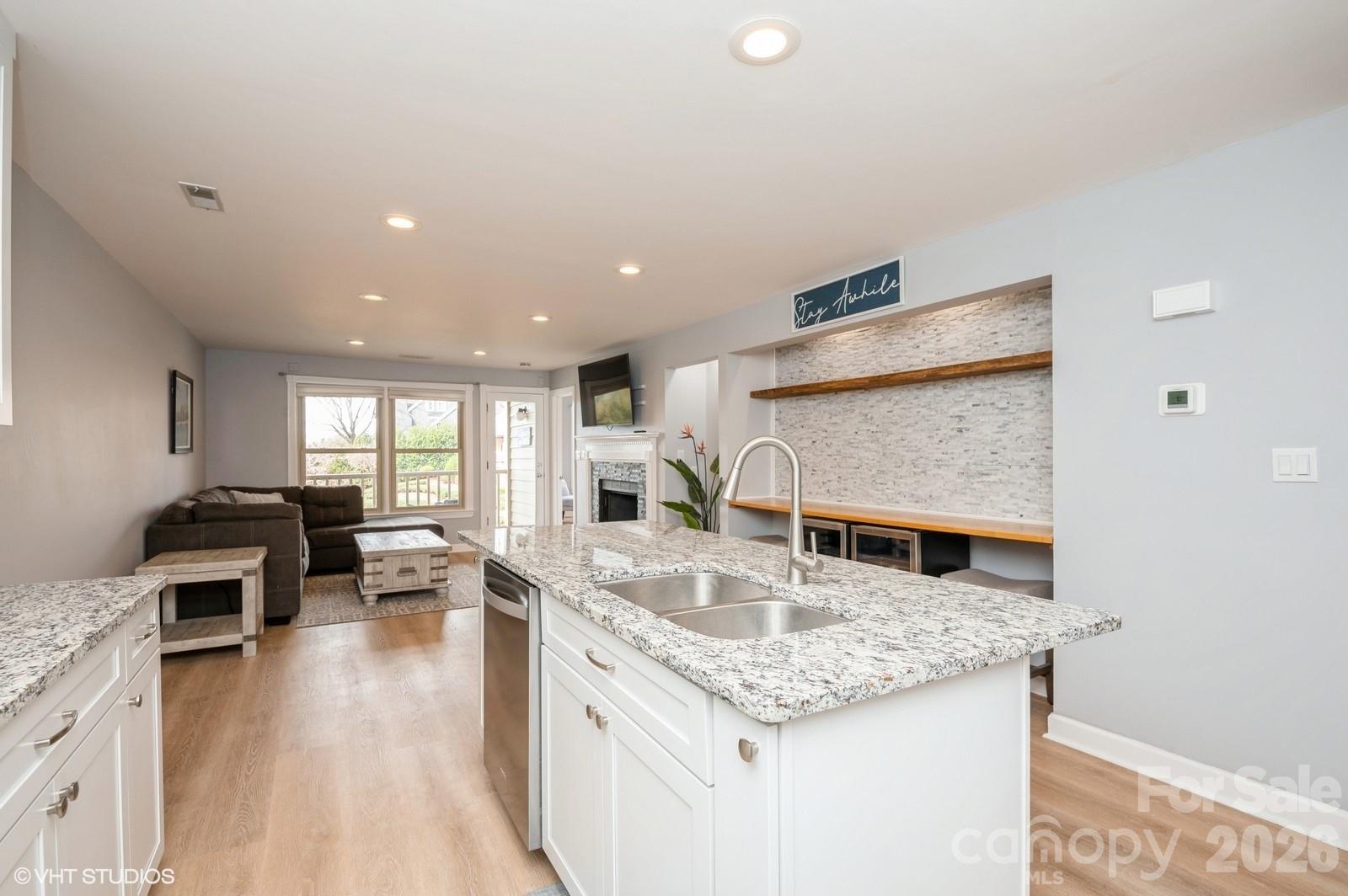 13822 Queens Harbor Road, Unit H Charlotte, NC 28278 - Photo 7 of 38