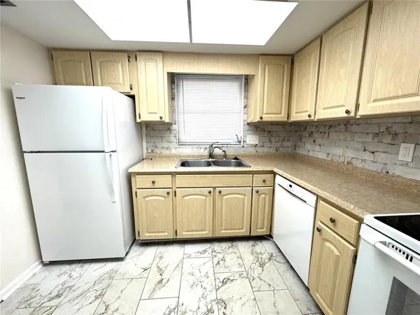 $2,500 | 610 Indian Rocks Road North, Unit 103, Belleair Bluffs, FL 33770