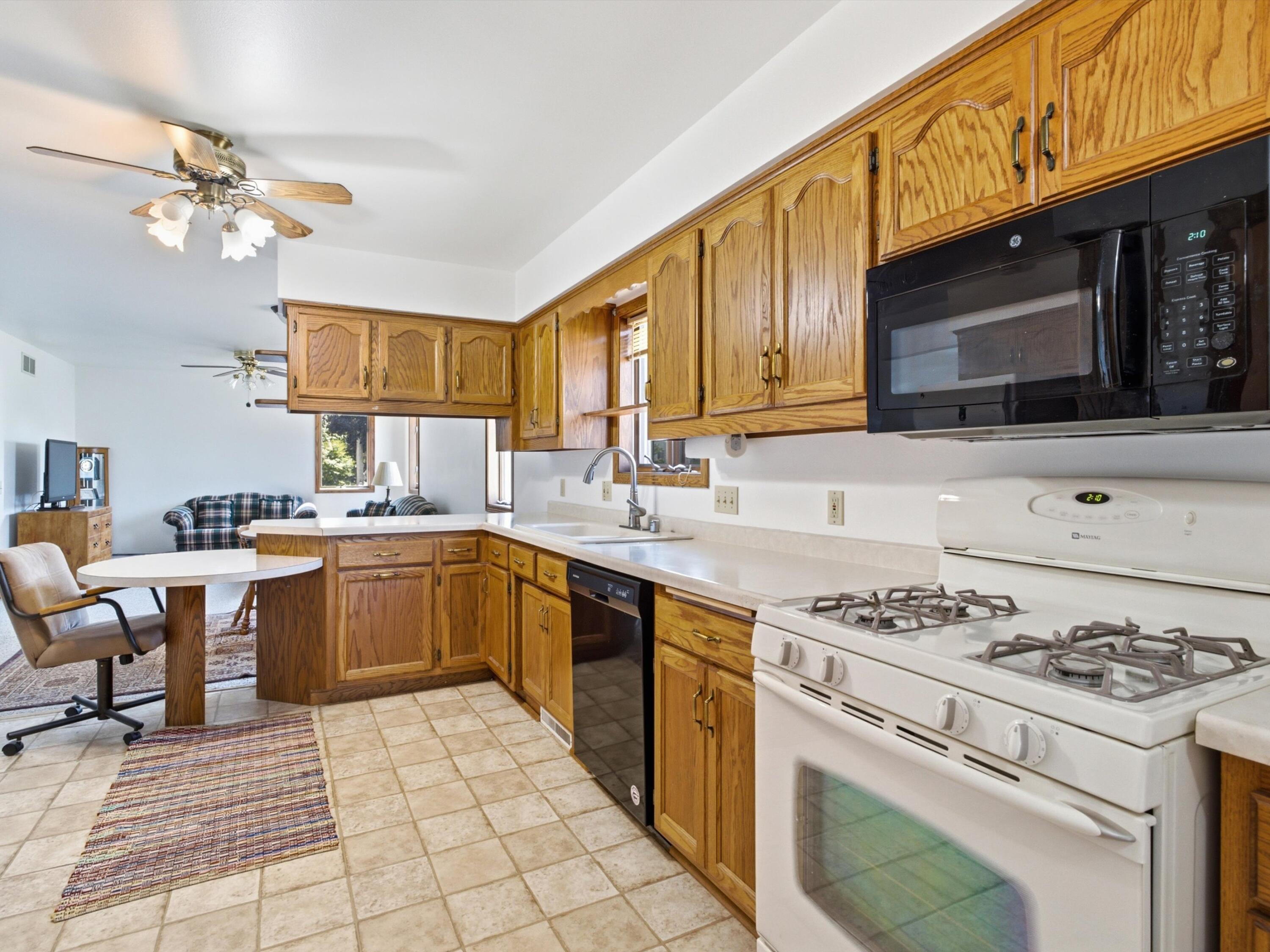 2702 Wilson Street Two Rivers, WI 54241 - Photo 7 of 43 27-DSC01119
