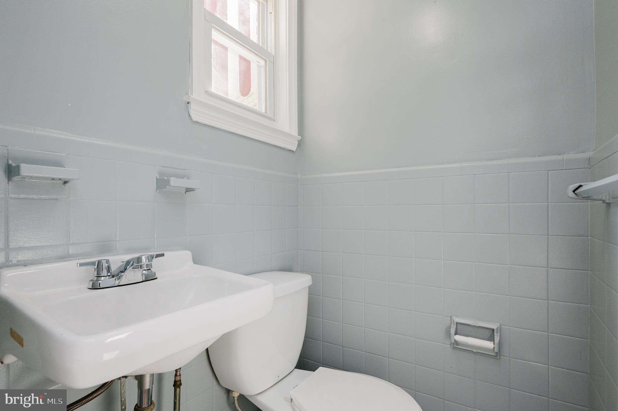 5713 Rockspring Road Baltimore, MD 21209 - Photo 3 of 48