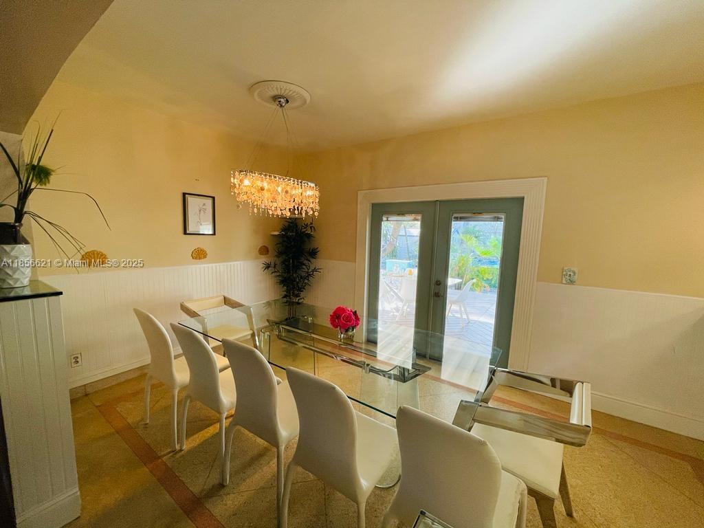 701 Hollywood Boulevard, Unit 701 Hollywood, FL 33019 - Photo 16 of 27 a room with musical instruments