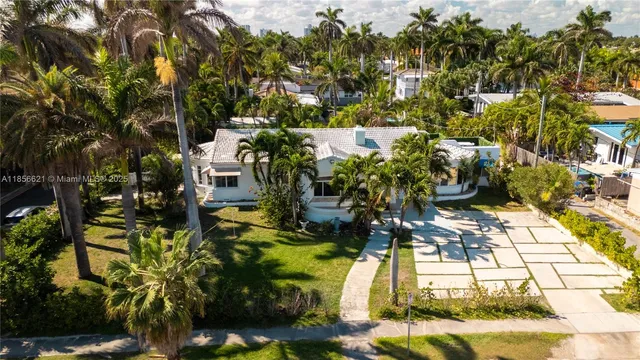 $5,900 | 701 Hollywood Boulevard, Unit 701, Hollywood, FL 33019