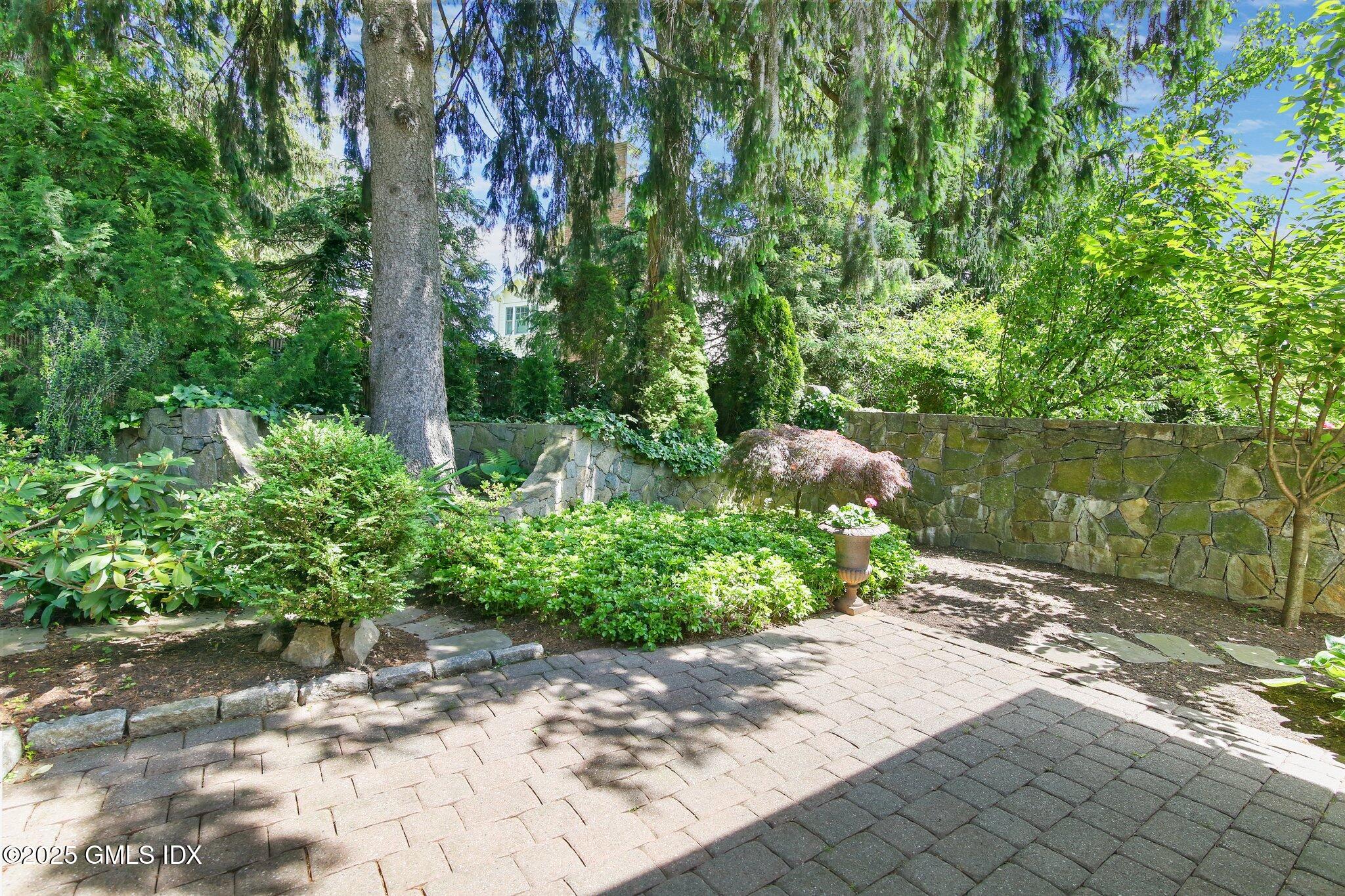 23 Westview Place Riverside, CT 06878 - Photo 32 of 42 Patio