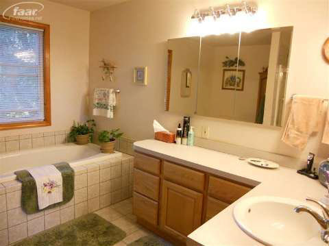 5365 Burwick Road Grand Blanc, MI 48439 - Photo 15 of 27 20376130-14.JPG