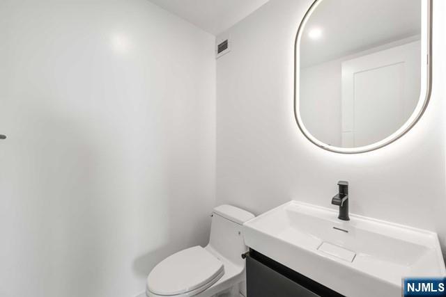 1077 River Road, Unit 602 Edgewater, NJ 07020 - Photo 8 of 17 Gallery Image 8
