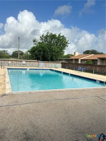 $1,100 | 1051 Country Club Drive, Unit 10, Seguin, TX 78155