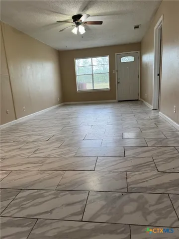 $1,100 | 1051 Country Club Drive, Unit 10, Seguin, TX 78155