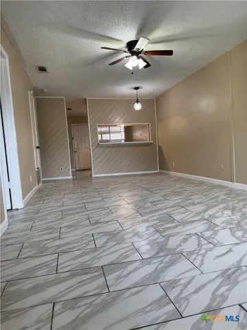 $1,100 | 1051 Country Club Drive, Unit 10, Seguin, TX 78155