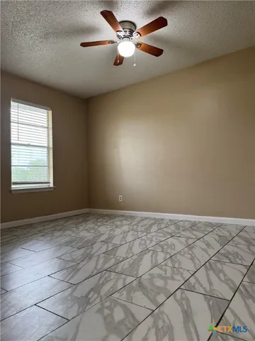 $1,100 | 1051 Country Club Drive, Unit 10, Seguin, TX 78155