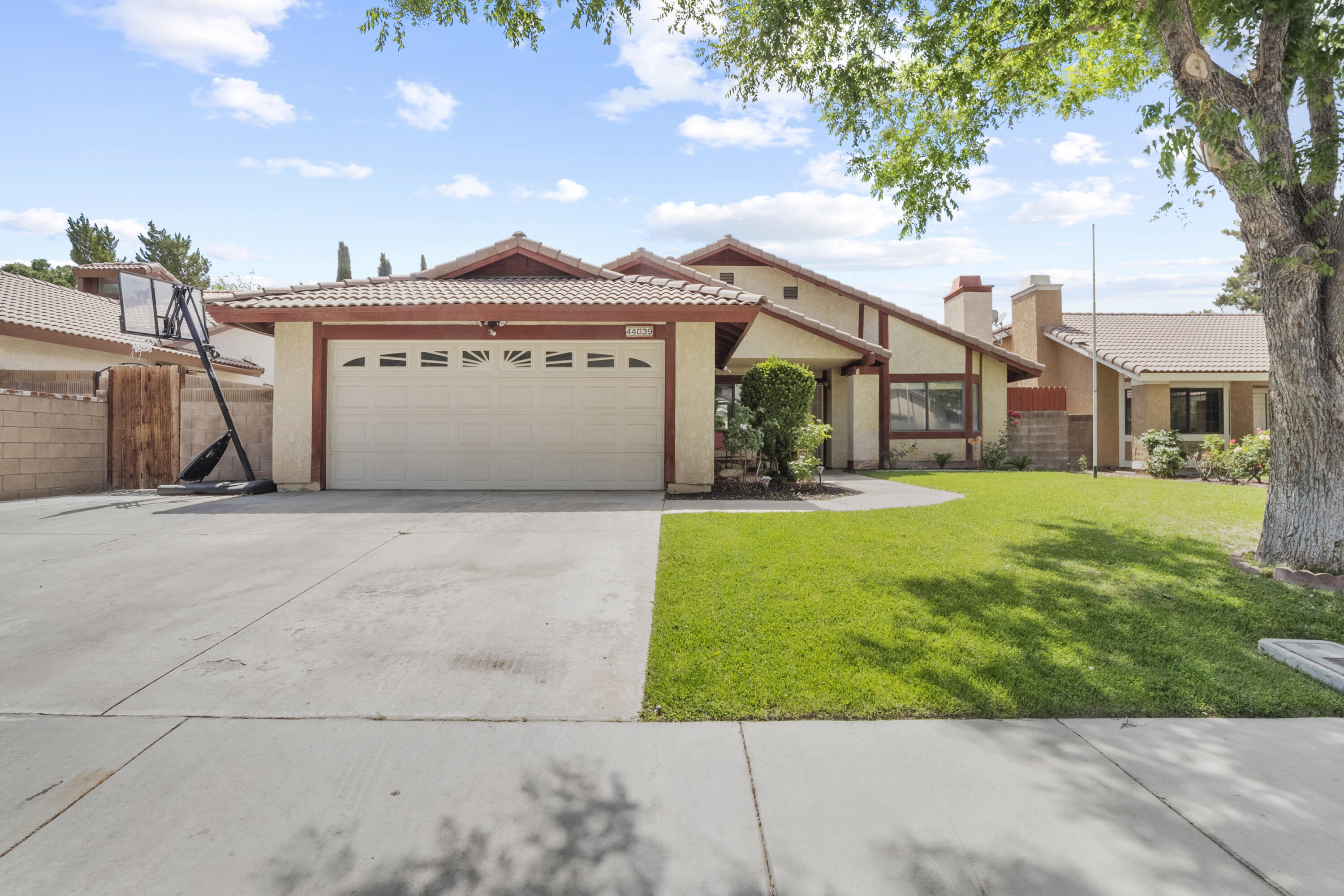 44039 Ruthron Avenue Lancaster, CA 93536 - Photo 1 of 23 Ruthron Ave_025
