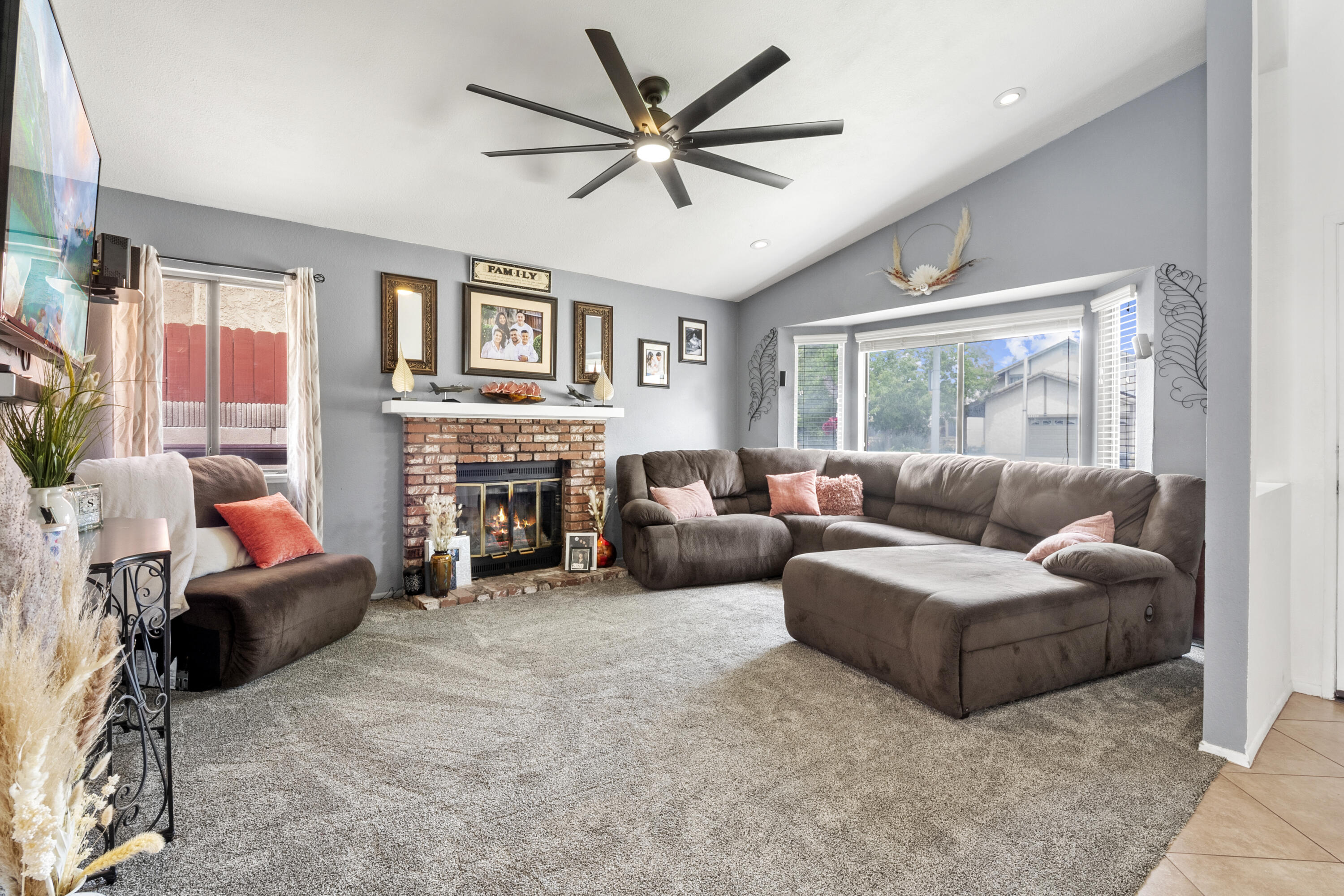 44039 Ruthron Avenue Lancaster, CA 93536 - Photo 2 of 23 Ruthron Ave_002
