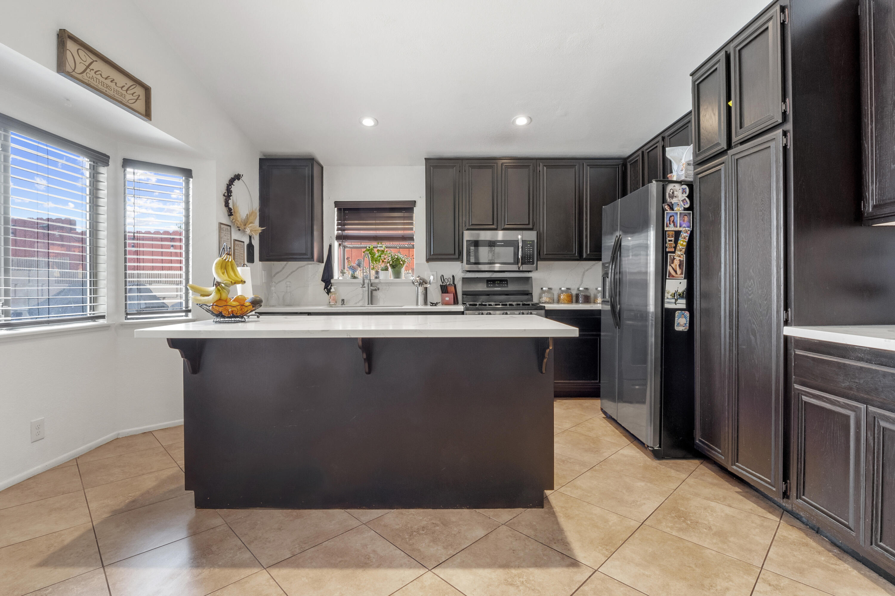 44039 Ruthron Avenue Lancaster, CA 93536 - Photo 5 of 23 Ruthron Ave_008