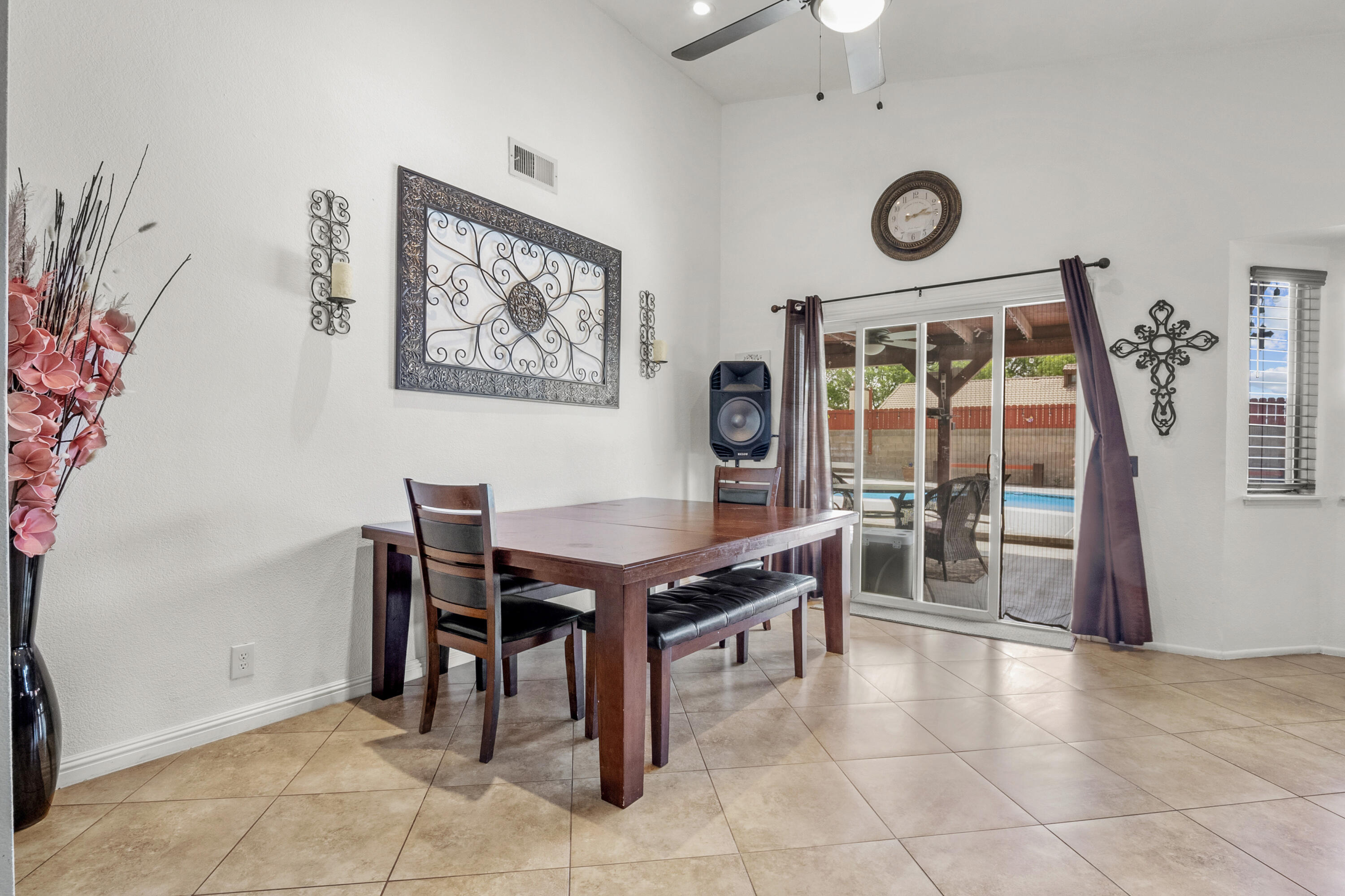 44039 Ruthron Avenue Lancaster, CA 93536 - Photo 7 of 23 Ruthron Ave_006