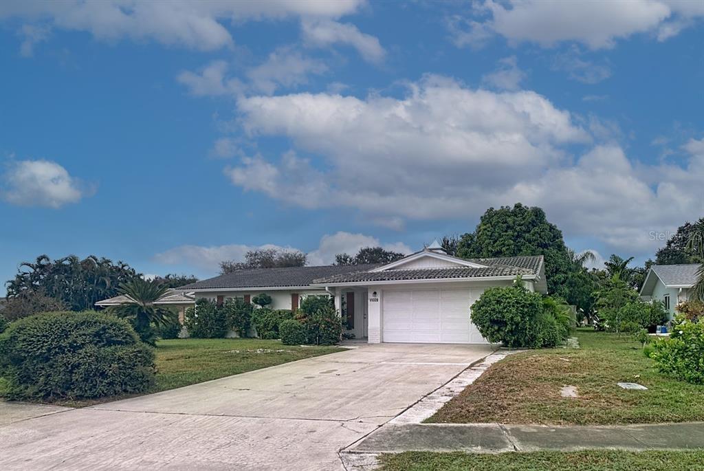 11320 Currie Lane Largo, FL 33774 - Photo 2 of 33