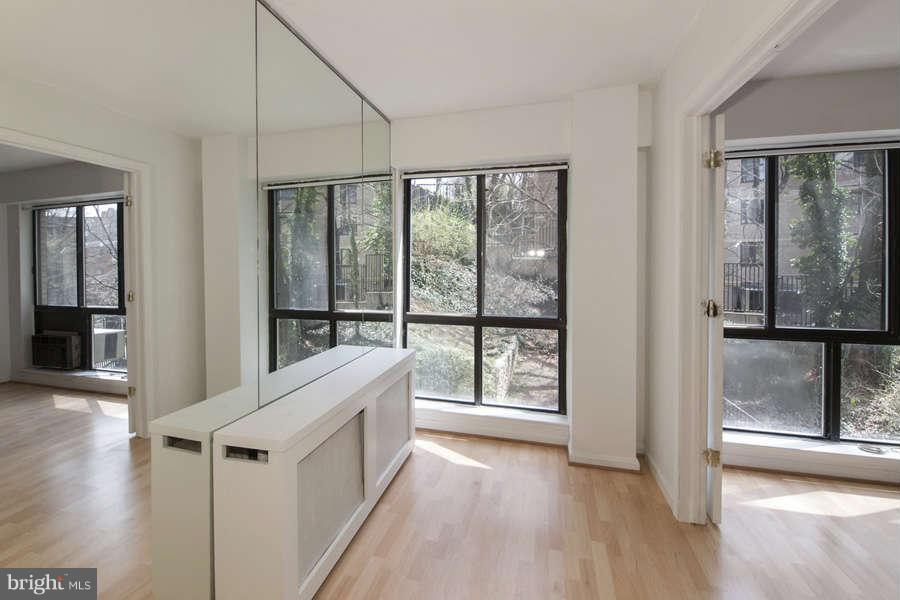 3901 Tunlaw Road Northwest, Unit 401 Washington, DC 20007 - Photo 14 of 27 Interior (General)