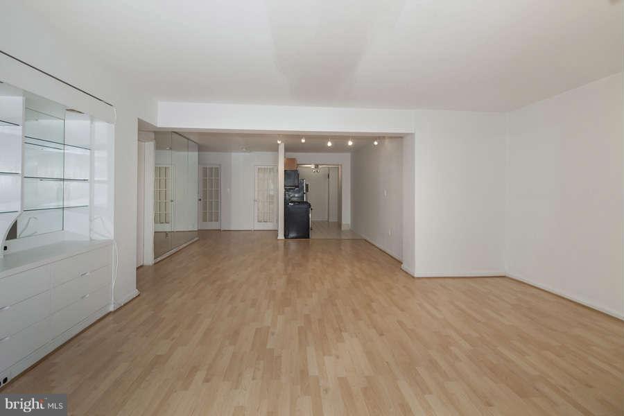 3901 Tunlaw Road Northwest, Unit 401 Washington, DC 20007 - Photo 19 of 27 Interior (General)
