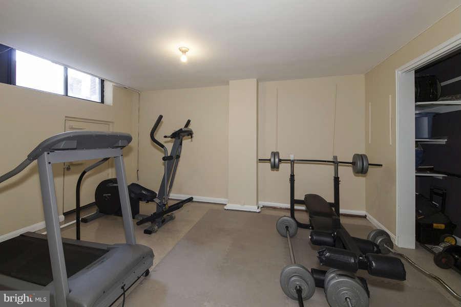3901 Tunlaw Road Northwest, Unit 401 Washington, DC 20007 - Photo 25 of 27 Interior (General)