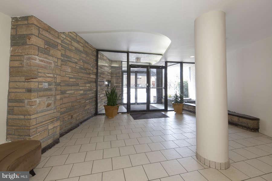 3901 Tunlaw Road Northwest, Unit 401 Washington, DC 20007 - Photo 5 of 27 Interior (General)