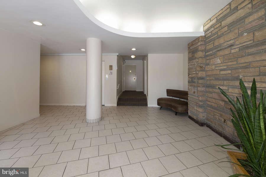 3901 Tunlaw Road Northwest, Unit 401 Washington, DC 20007 - Photo 6 of 27 Interior (General)