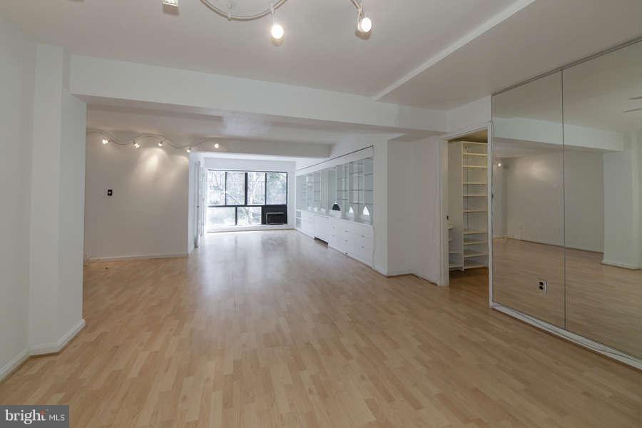 3901 Tunlaw Road Northwest, Unit 401 Washington, DC 20007 - Photo 10 of 27 Interior (General)