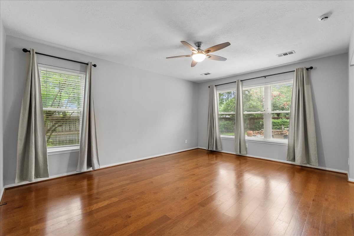 2876 Match Point Lane Friendswood, TX 77546 - Photo 18 of 45 This primary suite is absolutely perfect.