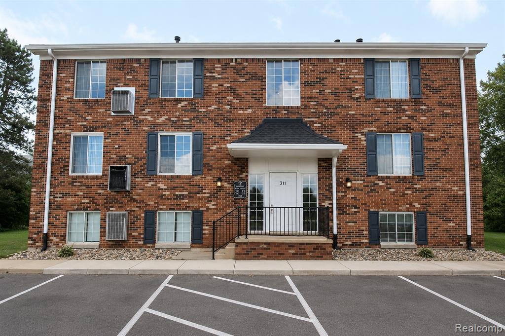 311 West Highland Road, Unit T5 Howell, MI 48843 - Photo 1 of 17