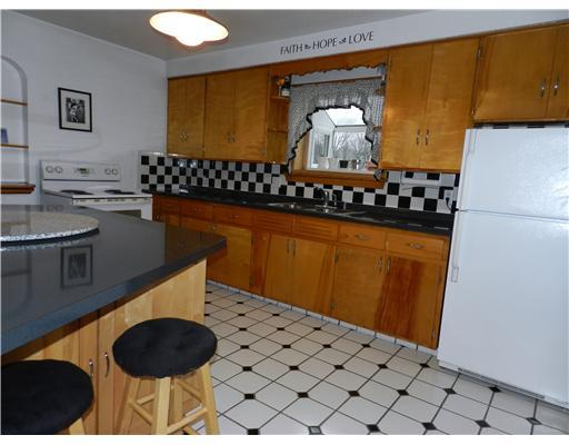 932 Old State Road New Castle, PA 16101 - Photo 2 of 14 Kitchen.