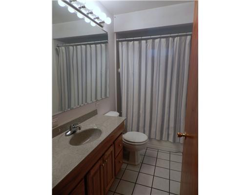 932 Old State Road New Castle, PA 16101 - Photo 9 of 14 Full Bath.