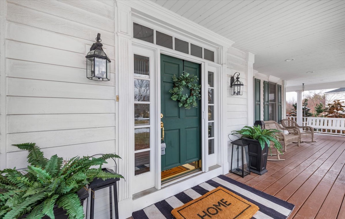 7N580 Wagontire Road St. Charles, IL 60175 - Photo 2 of 52 a potted plant sitting in front of a house