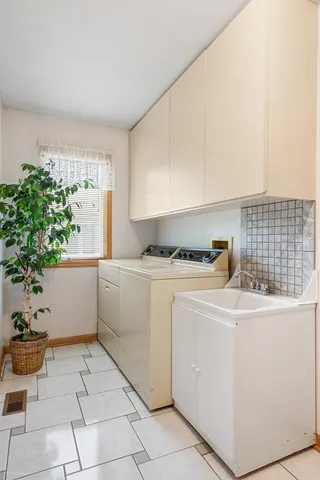 a view of utility room with washer and dryer