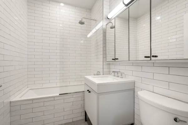 $1,725,000 | 184 Kent Avenue, Unit B506 | Williamsburg