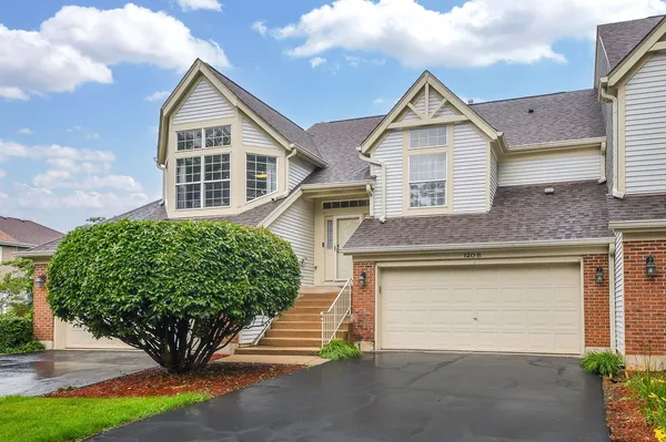 $274,900 | 120 Ione Drive, Unit B, South Elgin, IL 60177
