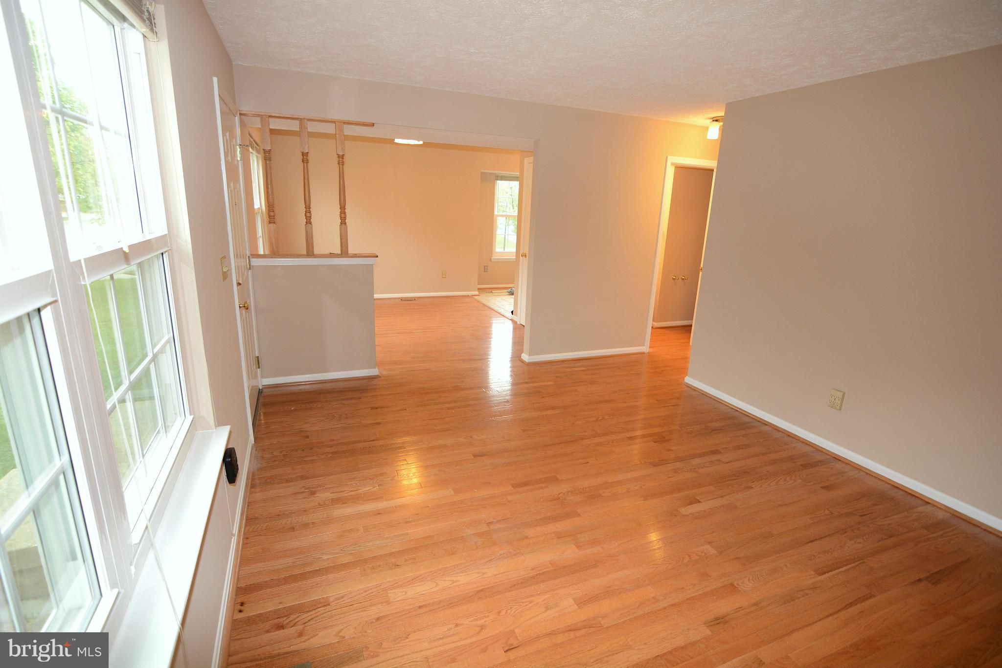 7701 Early Spring Way Severn, MD 21144 - Photo 4 of 30 Living Room