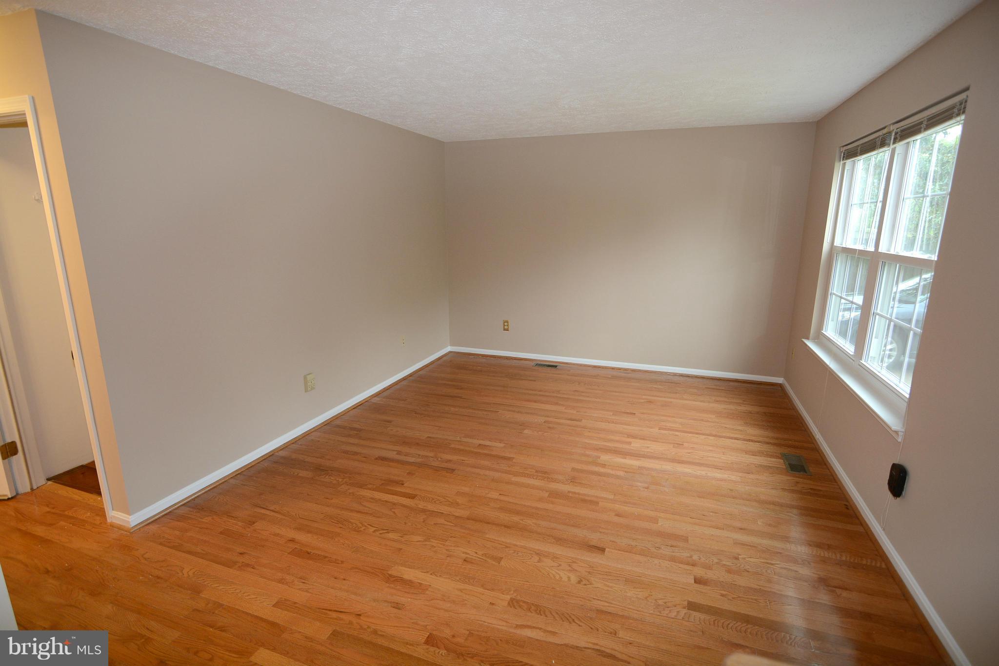 7701 Early Spring Way Severn, MD 21144 - Photo 5 of 30 Living Room