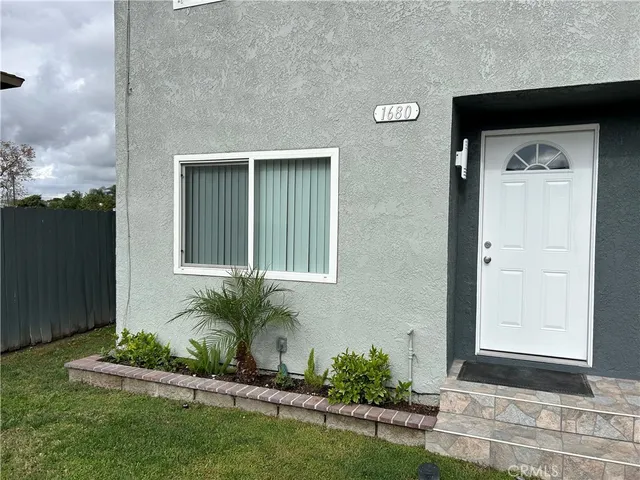 $1,995 | 1678 West Bonnie View Drive, Rialto, CA 92376