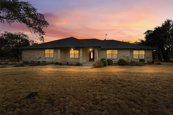 $850,000 | 420 Rundberg Drive, Jarrell, TX 76537