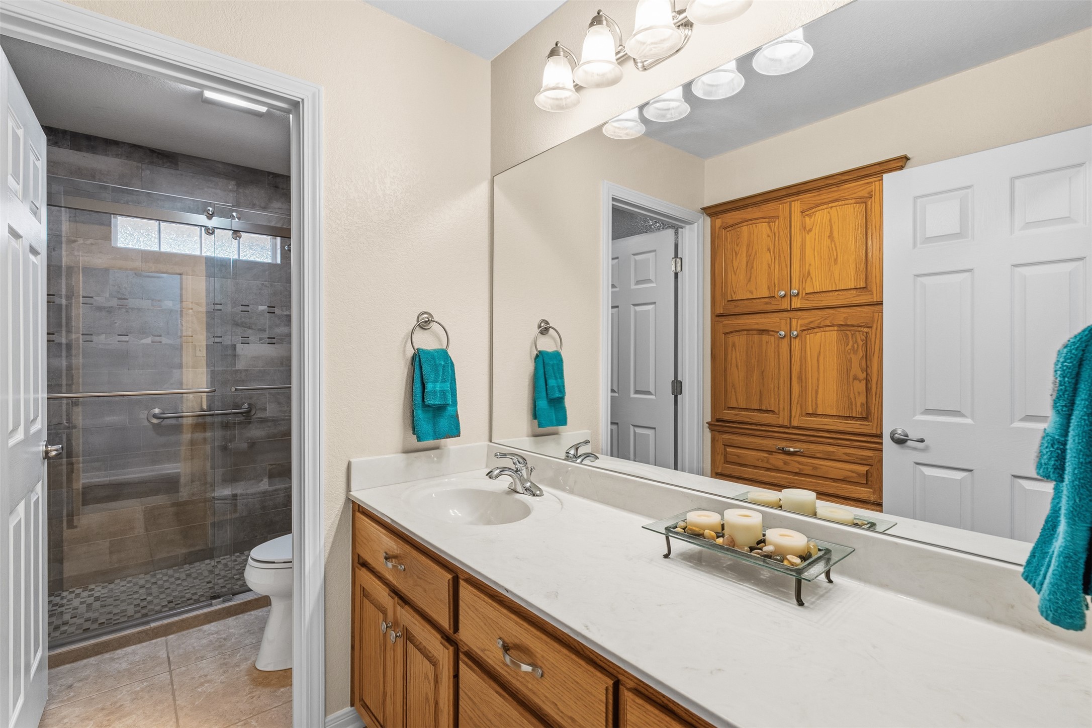 420 Rundberg Drive Jarrell, TX 76537 - Photo 17 of 27 Guest Bathroom