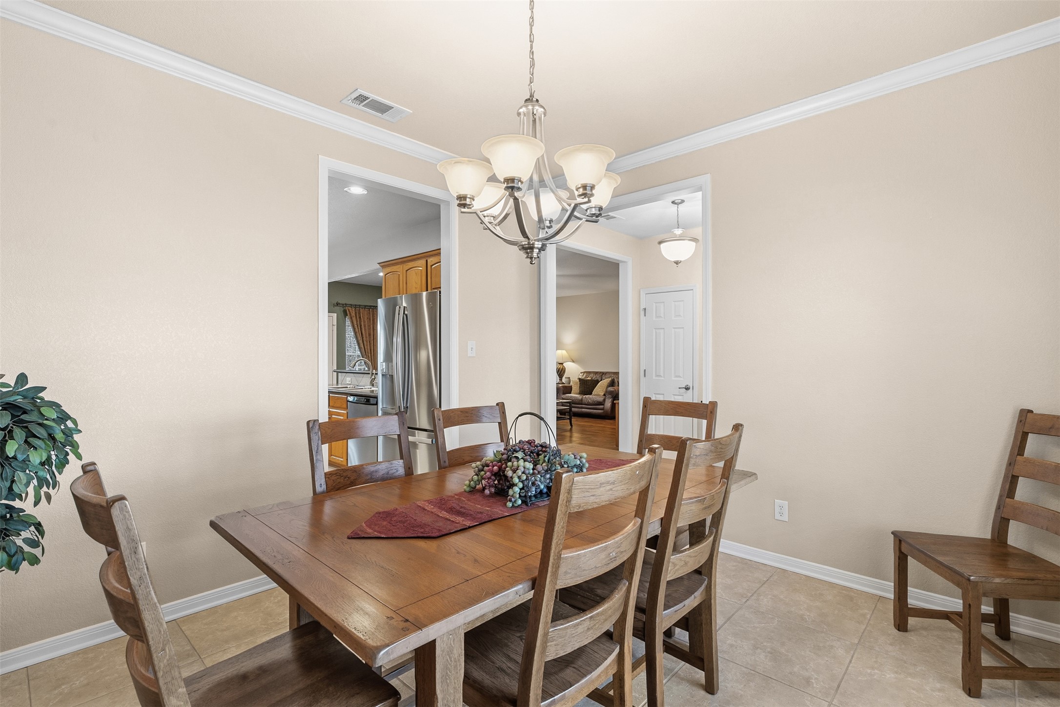 420 Rundberg Drive Jarrell, TX 76537 - Photo 6 of 27 Dining area