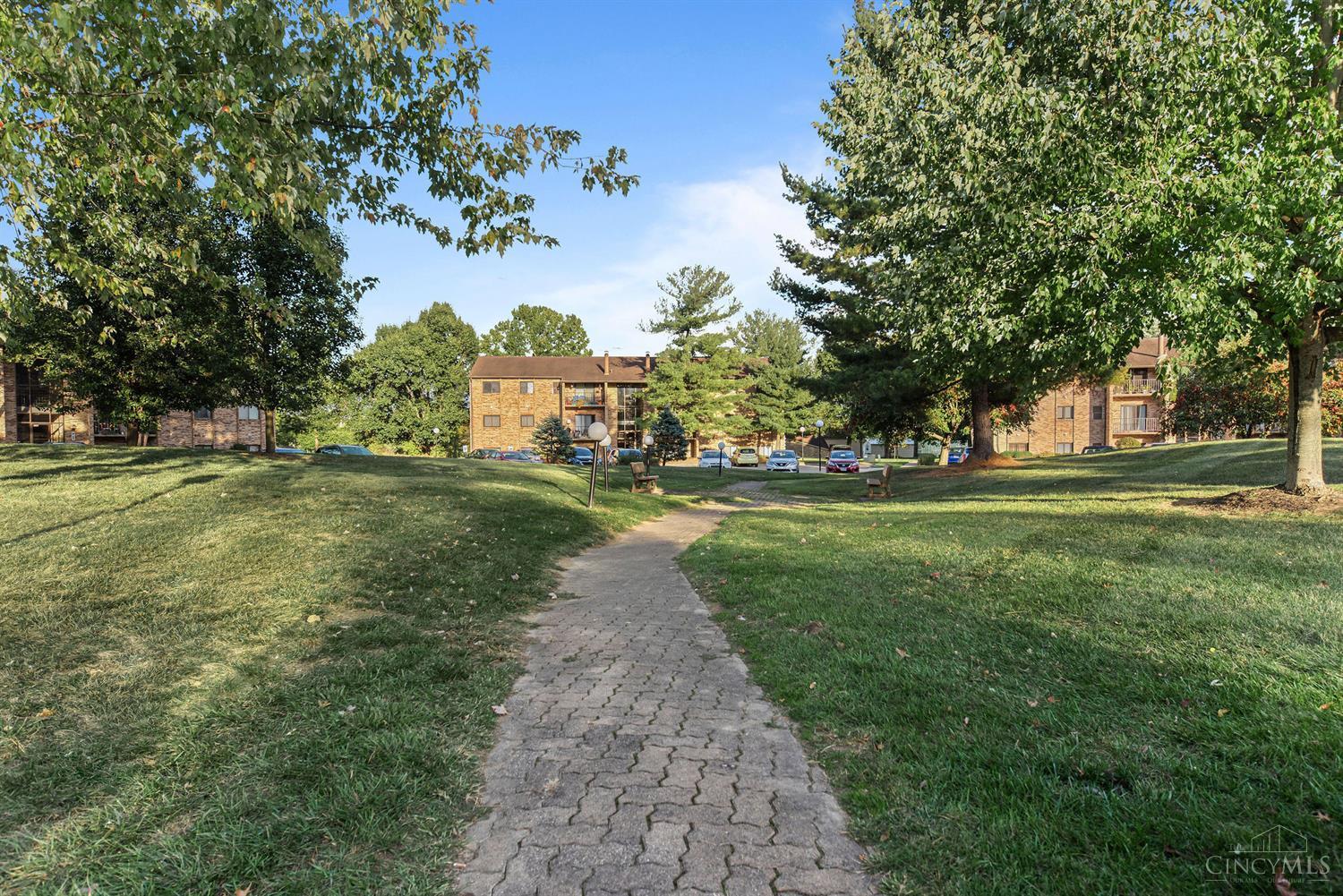 537 Davis Road, Unit 10 Cincinnati, OH 45255 - Photo 5 of 35 Gallery Image 5