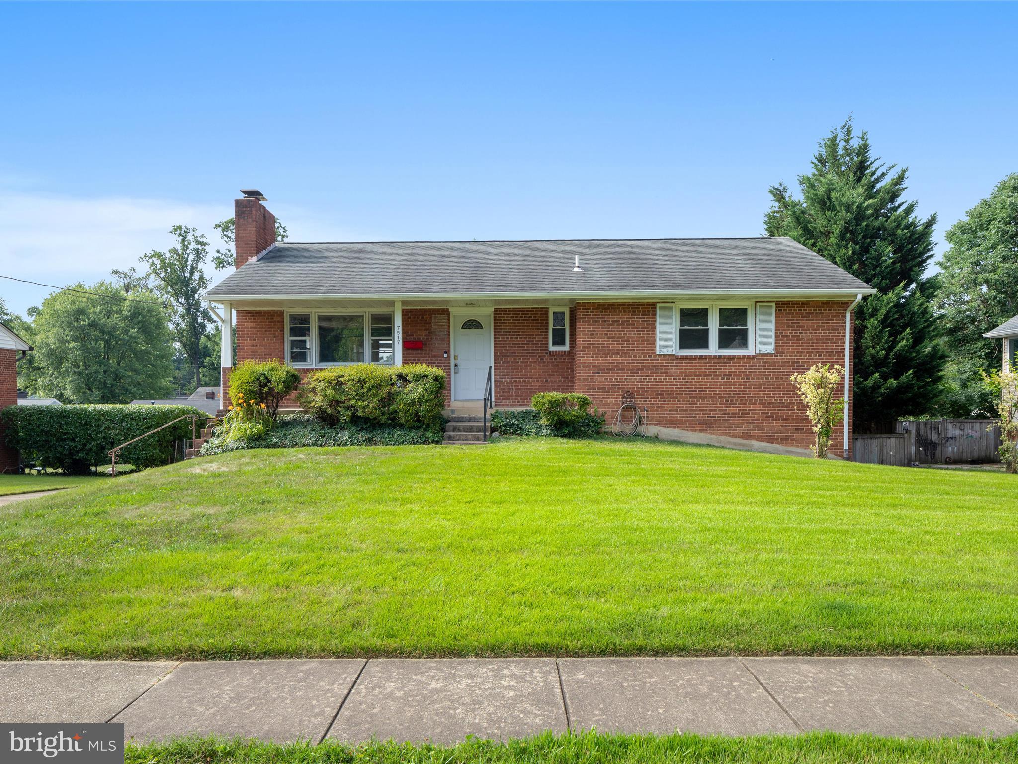 7517 Inzer Street Springfield, VA 22151 - Photo 2 of 33 BEAUTIFUL ALL-BRICK HOME