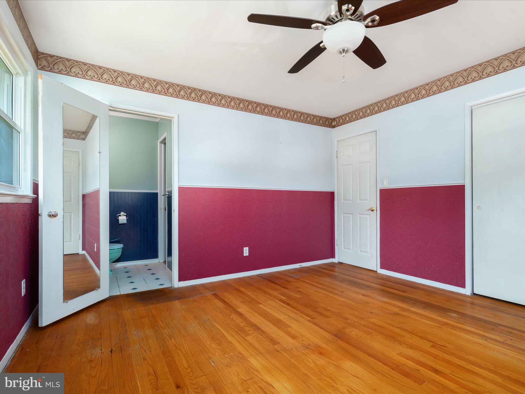 7517 Inzer Street Springfield, VA 22151 - Photo 21 of 33 PRIMARY BD CONNECTS TO HALF BATH