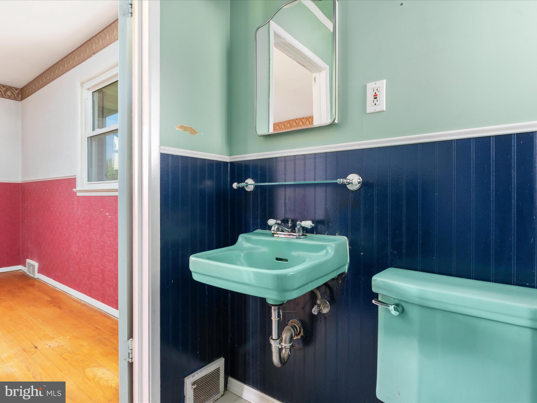 7517 Inzer Street Springfield, VA 22151 - Photo 25 of 33 HALF BATH