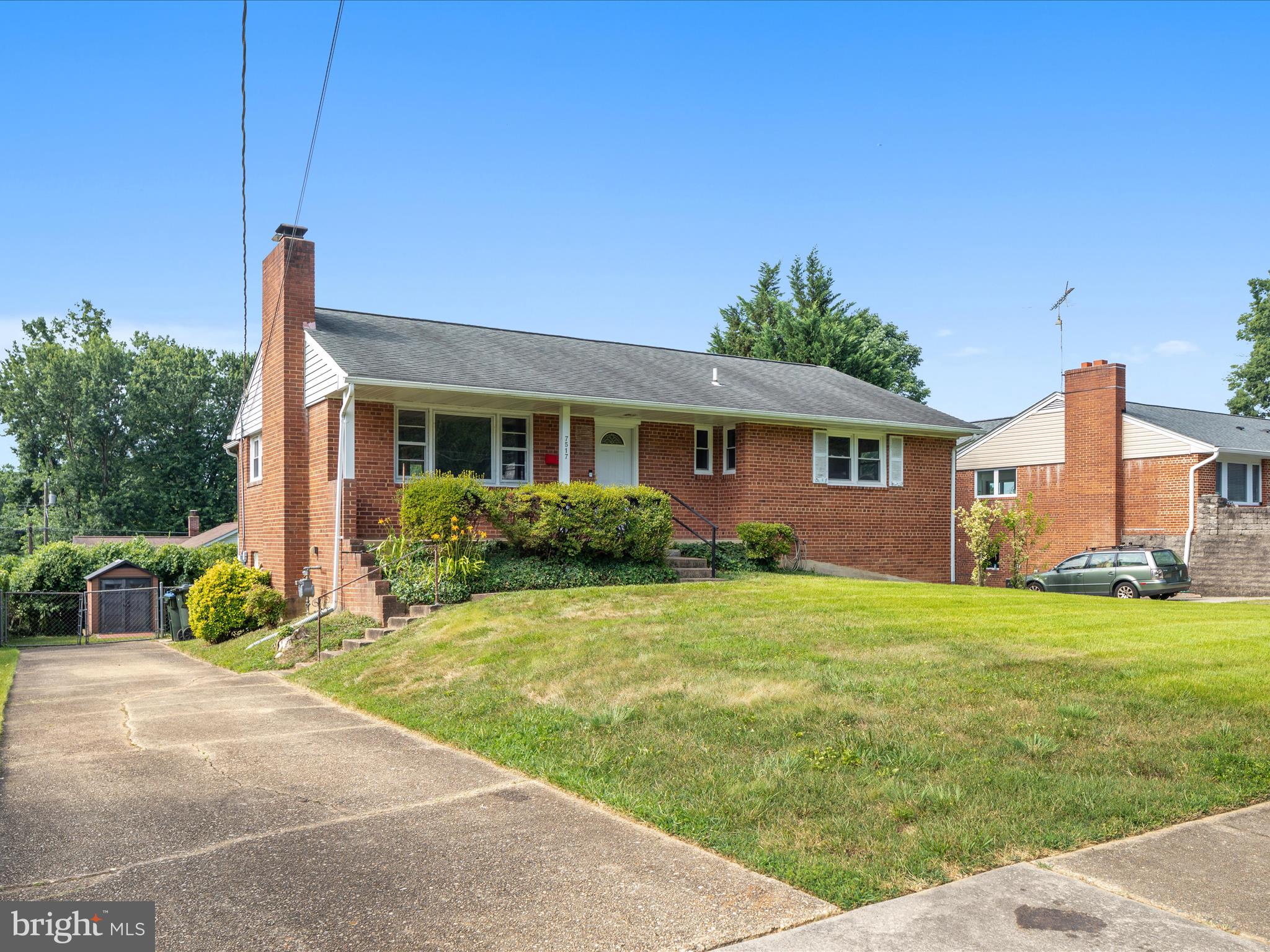 7517 Inzer Street Springfield, VA 22151 - Photo 5 of 33 DRIVEWAY FOR PLENTY OF PARKING